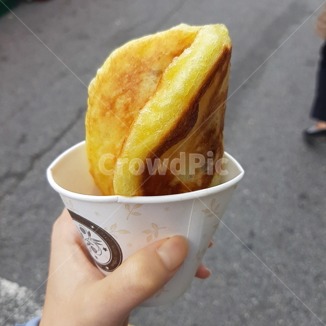 호떡,person,human,인간,간식,겨울,디저트,간식,후식,dessert,snack
