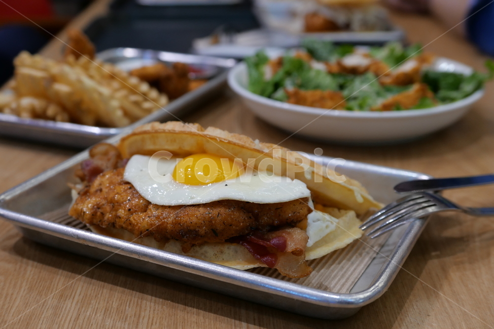 치킨,와플,샌드위치,서니사이드업,브런치,샐러드,패스트푸드,레스토랑,맛집,음식,요리,양식,서양식