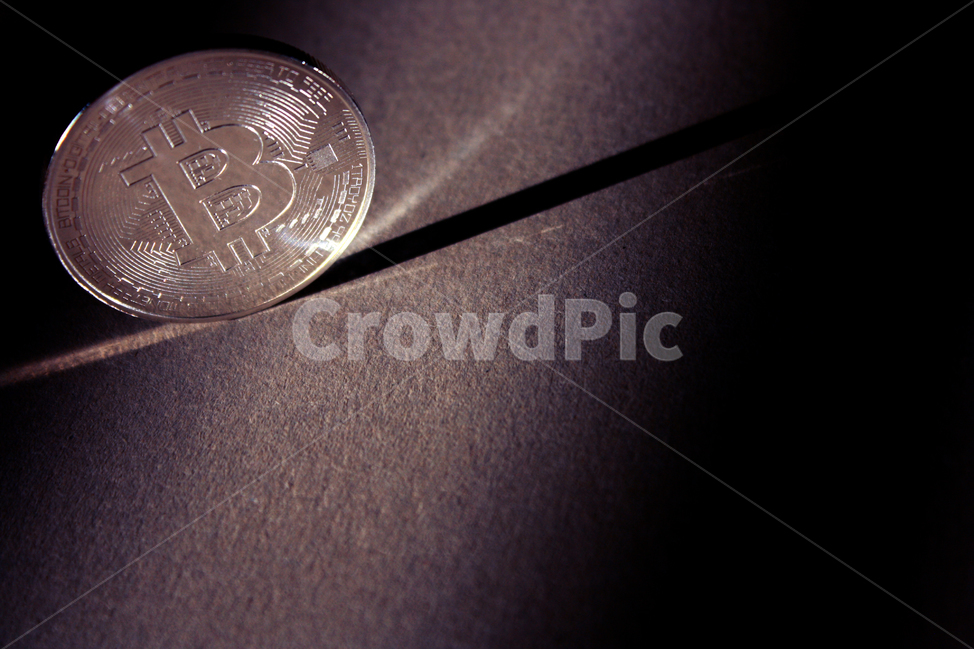 비트코인,bitcoin,가상화폐,암호화폐,코인,암호화화폐,금융,돈,finance,banking,money,정보통신기술,전자,it,information,technology,electro,연출,컨셉,direction,concept,비즈니스,산업,투자,전자상거래,cyber,future,블록체인,동전,채굴,전자기기,전자제품,electronic,equipment,시간,산업,industry,industrial,금융,돈,finance,banking,money,정보통신기술,전자기기,전자제품,it,information,technology,electronic equipment