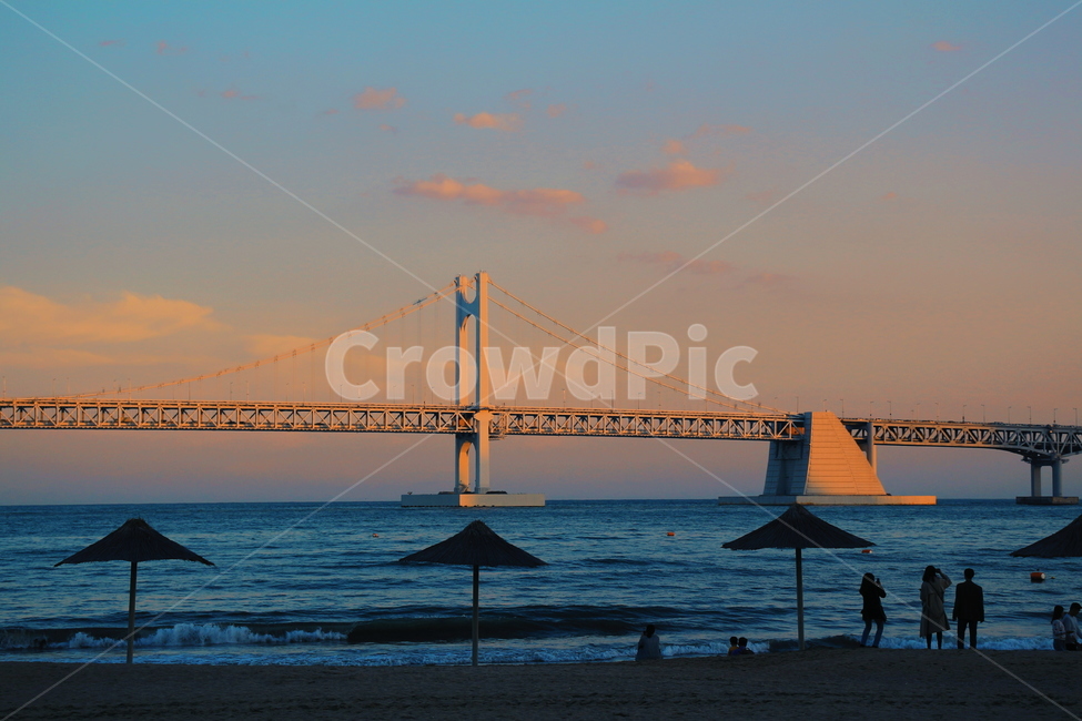 광안리해수욕장,바다,광안대교,풍경,노을,자연,풍경,nature,landscape,한국자연풍경,한국자연경관,korea nature landscape,해변,바다,beach,sea,랜드마크,landmark,tourist attraction,한국랜드마크,한국관광지,한국명소,korea landmark,korea tourist attraction,사람들,대중,군중,other people,crowd,인물실루엣,사람실루엣,character silhouette,human silhouette,감성,sensible,feeling,색깔,색상,색채,색감,color sense,color sensitivity,feeling of color,human,인간,person,사람
