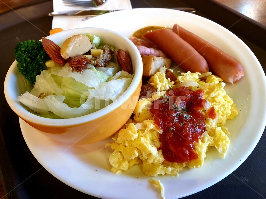 아침,스크램블,소세지,샐러드,morning,sausage,salad,meal,식사,음식,food,정식