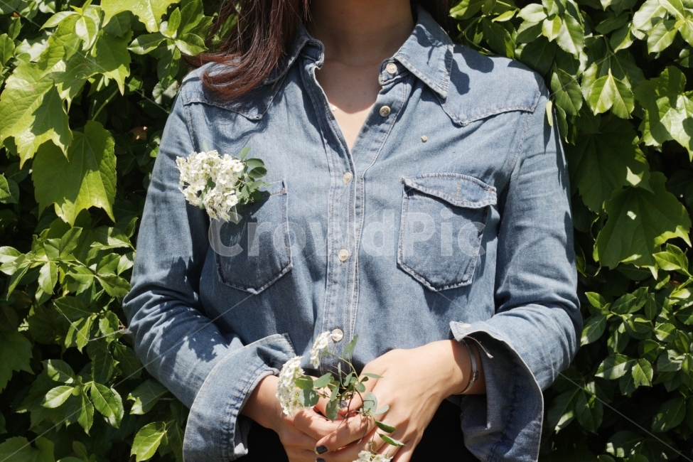 인물사진,감성사진,봄,꽃,코사지,식물,자연,plants,nature,꽃,flower,사람,인물,인간,human,person,여성,여자,woman,female,lady,패션스타일,의상,fashion,style