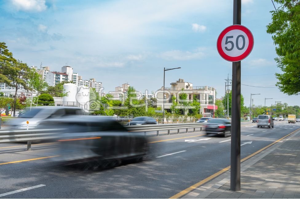 교통안전,도로표지판,도시,과속단속,도로,거리,50,교통법규,하늘,운전,라이프스타일,풍경,과속,도로표시,규칙,교통표지판,표지판,안전운전,안전규칙,속도제한,간판,교통,자동차,시속50,속도,제한,생활,비즈니스