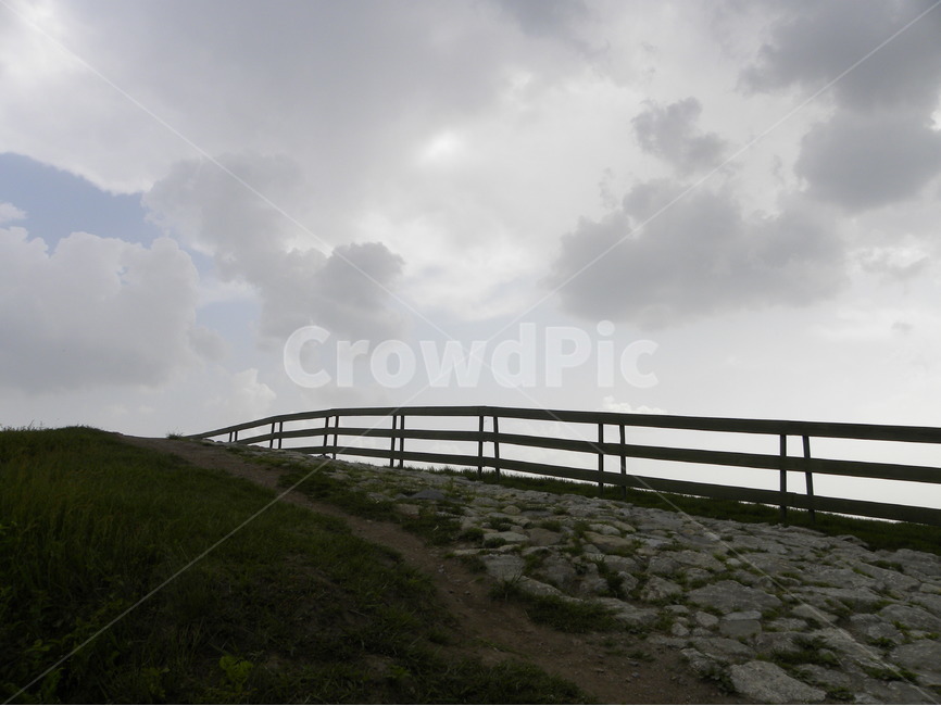초원,들판,돌길,하늘,자연,grassland,greenfields,stoneway,sky,nature,자연,풍경,nature,landscape,banister,난간,handrail,railing