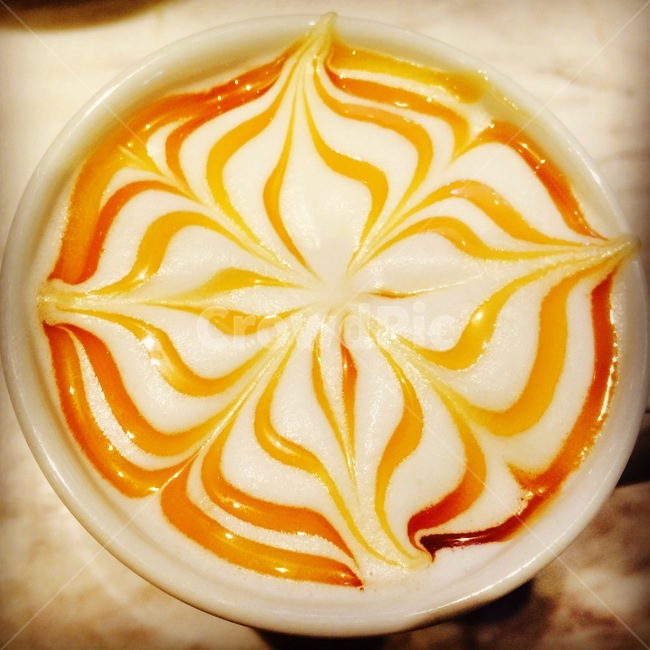 caramellatte,카라멜라떼,라떼,커피,패턴,크림