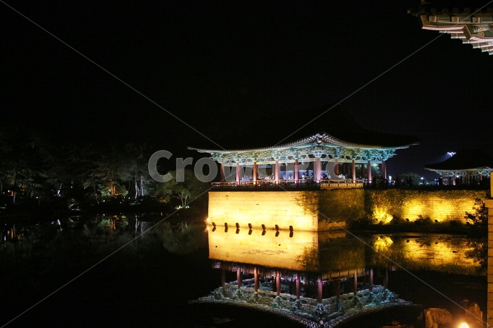 안압지,동궁과월지,반영,경주야경,한국풍경,풍경,전통,야경,경주,야경,밤,풍경,nightscape,night,landscape,한국전통,한국문화,korean traditional,korean culture,랜드마크,landmark,tourist attraction,한국랜드마크,한국관광지,한국명소,korea landmark,korea tourist attraction,건축물,건물외관,exterior,building,structure,architecture,construction,건물,worship,예배,shrine,신사