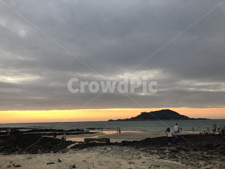 바다,해변,노을,구름,사람들,경계선,경치,풍경,해질녁,sea