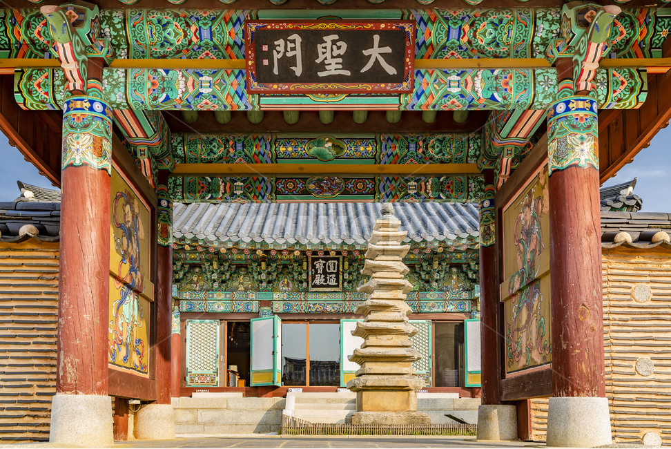 낙산사,원통보전,관음전,성보문화재,관광지,문화유산,전통사찰,고찰,석탑,탑,불교미술,불교문화,단청,한국전통,한국문화,korean traditional,korean culture,조각상,동상,석상,조형물,statue,bronze statue,stone statue,종교,신앙,religion,belief,faith