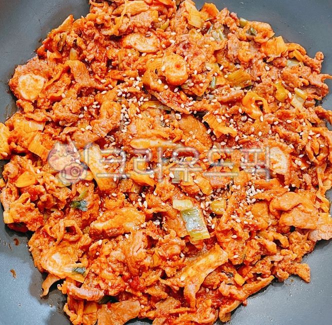 오돌뼈볶음,오돌뼈,제육볶음,볶음,양념,참깨,깨,돼지고기,돼지,고기,육류,음식,요리,식사,food,sesame,seasoning,dish,cook,meal,pork,meat,음식,식재료,요리,food,cook,meal,dishes,food reserves