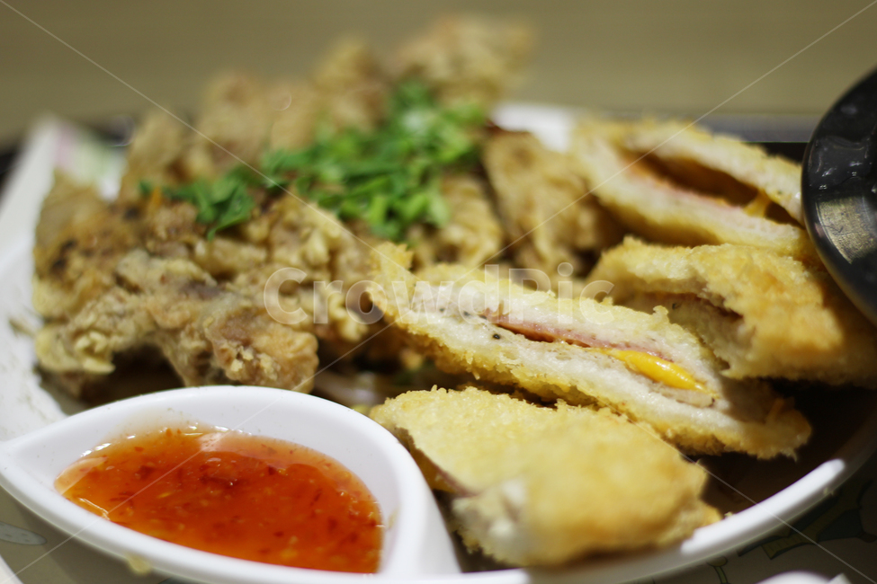 치즈돈가스,치즈,food,cook,meal,dishes,foodreserves,육류,고기,meat,점심식사,식사,저녁식사,돈까쓰,돈가스,돈가쓰,치즈돈까스,porkcutlet,돼지고기,돼지고기튀김,튀김요리,외식,음식,pork