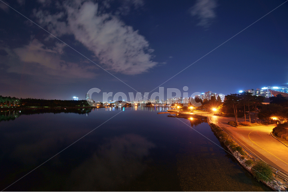 산책로,가로등,호수,호수공원,일산,반영,구름,조명,야경,야경,밤,풍경,nightscape,night,landscape,도시,city,한국도시풍경,한국도시경관,korea cityscape,water,물