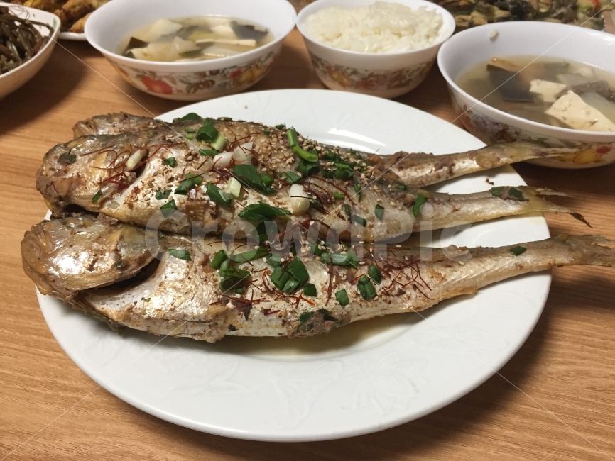생선구이,조기구이,조기찜,집밥,밑반찬,식사,생선,음식,식재료,요리,food,cook,meal,dishes,food reserves,수산물,해산물,fishery products,seafood,한식,한국음식,한국요리,korean food,korean dishes,korean meal,korean cook