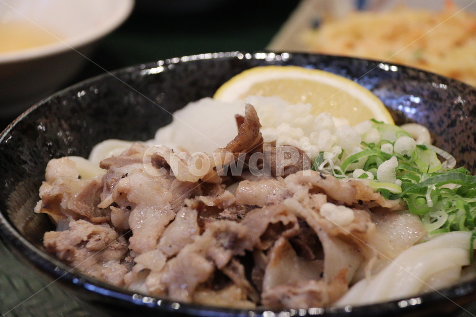 규동,덮밥,japanesestyle,소고기덮밥,beefbowl,일본,일본식,일본가정식,돈부리,쌀,파,소고기,음식,레몬,오사카,우동집,japan,osaka,일식,bowlofrice,beef,japanesetradition