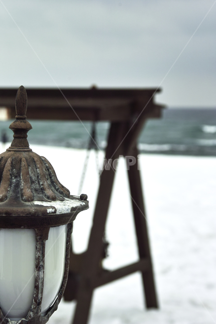 바닷가,등불,벤치,해안풍경,아웃포커싱,강릉,눈,바다,의자,겨울,계절,winter,season