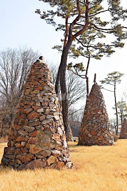 돌탑,소나무,돌,풍경,자연,배경,한국전통,한국문화,korean traditional,korean culture,종교,신앙,religion,belief,faith