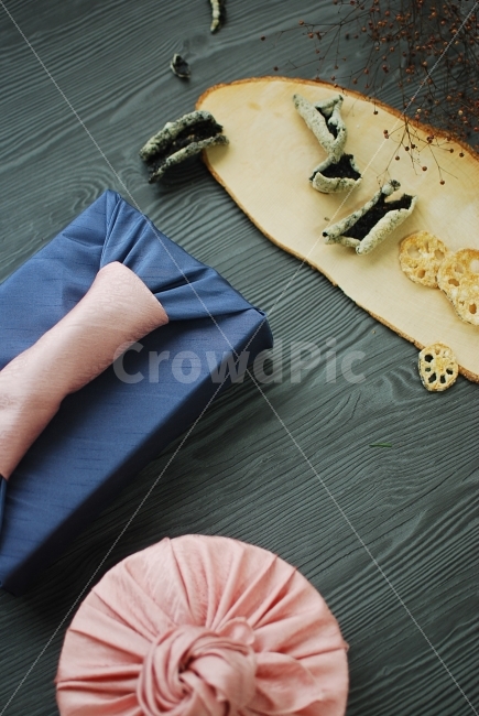 Traditional packaging,gift,food packaging,Chuseok gift set,Chuseok packaging,Korean,Chuseok food,health,wrapper,food,gift for parents,wrapping cloth,korea,Luxurious feeling,healthy food,tradition,relief,Chuseok gift,autumn,traditional food,fried chicken