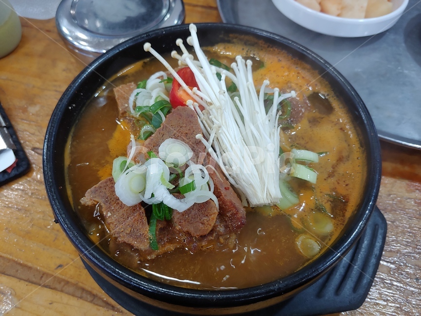 해장국,뼈해장국,음식,요리,해장,뚝배기,먹거리,식사,한식,음식,식재료,요리,food,cook,meal,dishes,food reserves,한식,한국음식,한국요리,korean food,korean dishes,korean meal,korean cook
