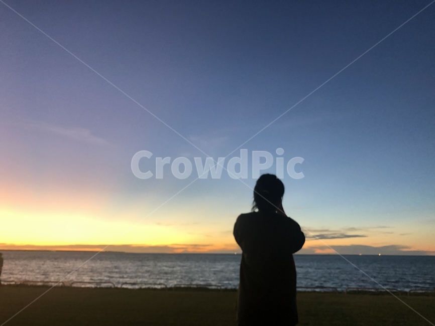 바다,야경,여자,하늘,밤,사람,자연,풍경,nature,landscape,shoreline,해안선,water,물,outdoors,옥외,sea,ocean,대양,coast,연안,beach,바닷가