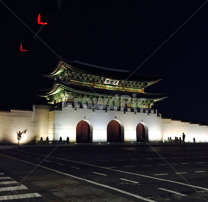 궁,경복궁,광화문,한국건축물,한국,야경,밤,풍경,nightscape,night,landscape,한국전통,한국문화,korean traditional,korean culture,랜드마크,landmark,tourist attraction,한국랜드마크,한국관광지,한국명소,korea landmark,korea tourist attraction,architecture,건축물,building,건물,pagoda,탑,shrine,신사,worship,예배