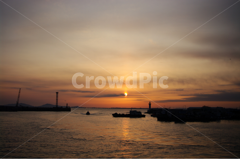 등대,노을,석양,일몰,sunset,바다,하늘,서해,한국,구름,풍경,풍광,자연,nature,landscape,배,자연,풍경,nature,landscape,outdoors,옥외,red sky,붉은 하늘,sky,dusk,황혼,dawn,새벽,sunlight,햇빛