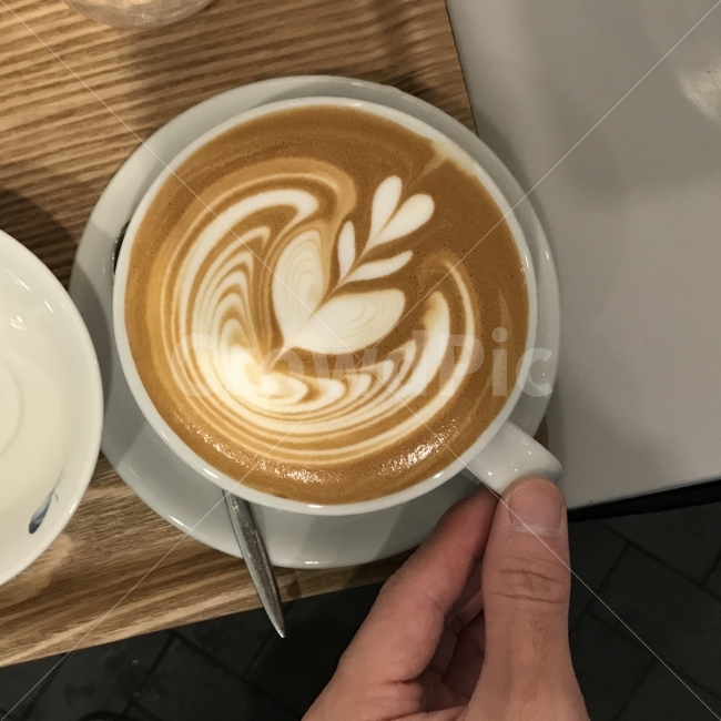 비오는날,라떼,커피한잔,티타임,휴식,사람,인물,인간,human,person,커피,카페,coffee,cafe,감성,sensible,feeling