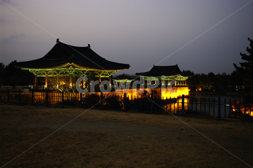 안압지,연못,경주,건축,지붕,traditional,전통,조명,빛,야경,밤,풍경,nightscape,night,landscape,한국전통,한국문화,korean traditional,korean culture,랜드마크,landmark,tourist attraction,한국랜드마크,한국관광지,한국명소,korea landmark,korea tourist attraction