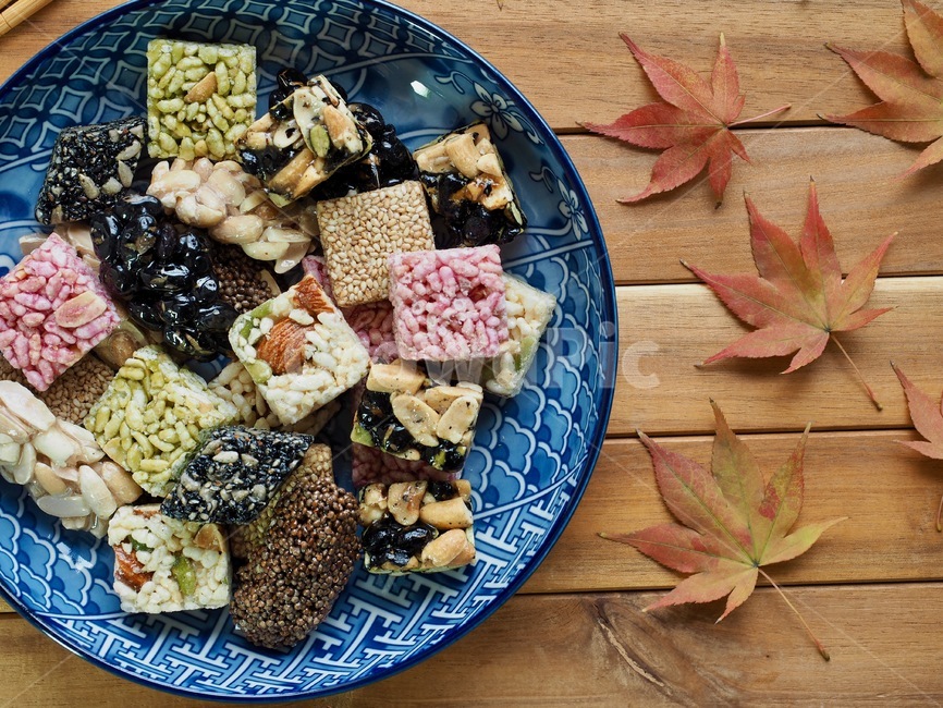 강정,한국음식,식품,한식,한국문화,한국,배경,음식문화,웰빙,문화,아시아,아시아음식,접시,전통,설날,추석,음식,추석음식,설날음식,명절,명절음식,koreanfood,korea,koreanculture,food,background,foodculture,wellbeing,culture,asia,asianfood,dish,tradition,한국과자,전통과자,과자,한과,한국전통과자,간식,후식,스낵,leaf,잎,단풍잎,가을,음식,식재료,요리,food,cook,meal,dishes,food reserves,한식,한국음식,한국요리,korean food,korean dishes,korean meal,korean cook