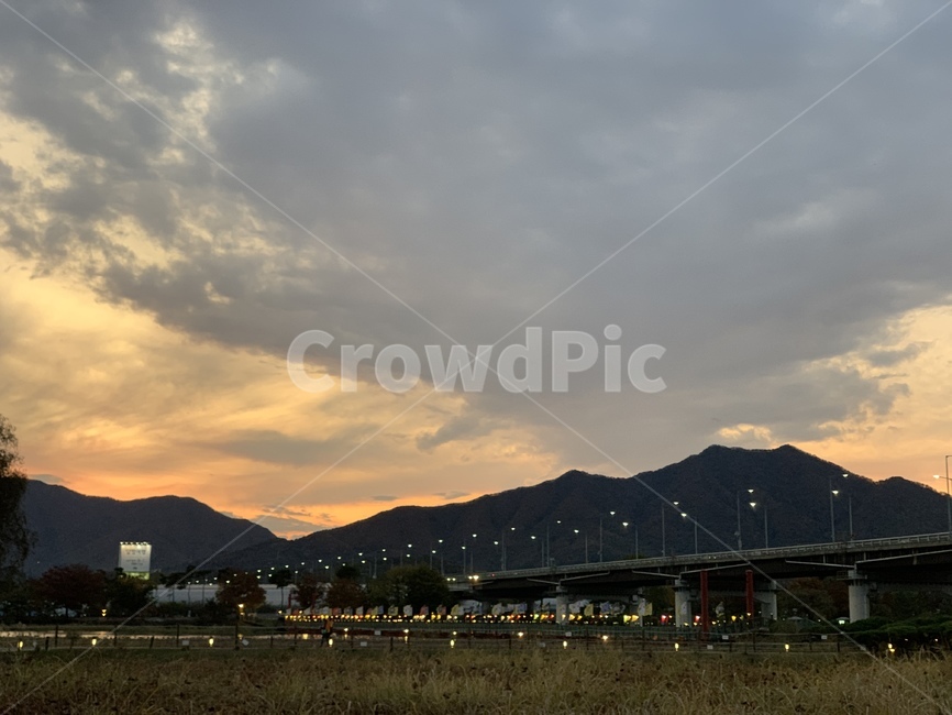 nature,자연,outdoors,황혼,옥외,dusk,redsky,붉은하늘,sky,하늘,sunset,일몰,dawn,새벽,산