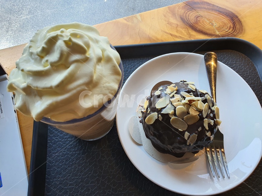 크림,dessert,디저트,생크림,슈크림,코콜릿,카페,음료,케익