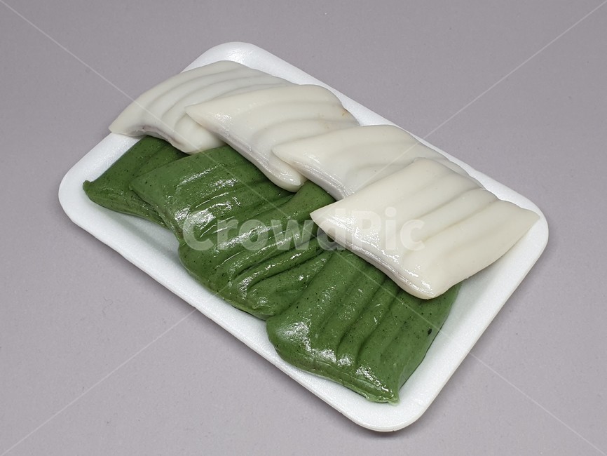 떡,절편,쑥떡,송편,tteok,ricecake,고유음식,스티로품,포장,군것질,food,먹는거,먹는것,한국전통,전통,명절,사물,오브젝트,object,음식,한국음식,명절음식,전통음식,식사대용,간식,디저트,후식,음식,식재료,요리,food,cook,meal,dishes,food reserves