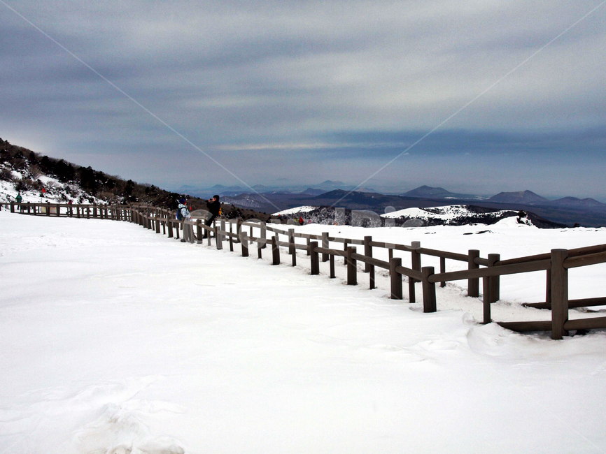 어리목,한라산,제주도,겨울,설산,설경,눈,탐방로,등산로,겨울,계절,winter,season,자연,풍경,nature,landscape,banister,난간,handrail