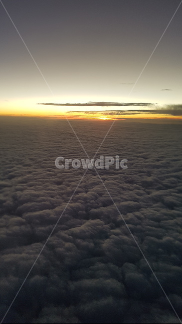 노을,구름,태양,하늘,뭉게구름,노란색,포근함,비행기,저녁,선셋,sun,sunset,cloud,자연,풍경,nature,landscape,outdoors,옥외,sky