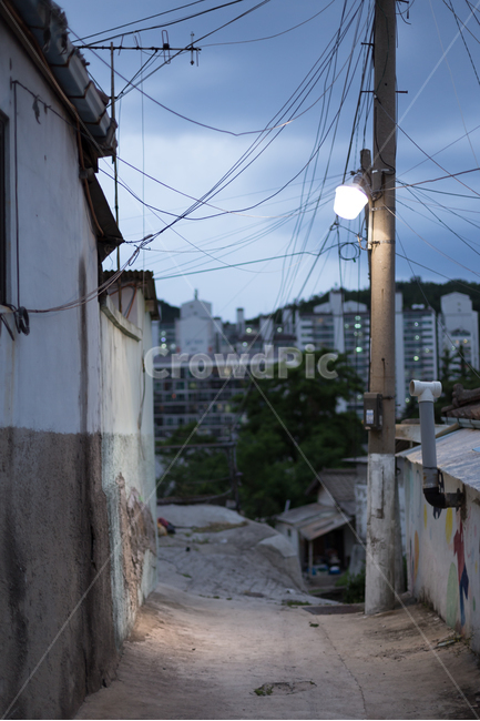 가로등,동네,달동네,감성사진,노을,고즈넉,하늘,쓸쓸함,길,도시,풍경,city,landscape,한국도시풍경,한국도시경관,korea cityscape,골목길,alley