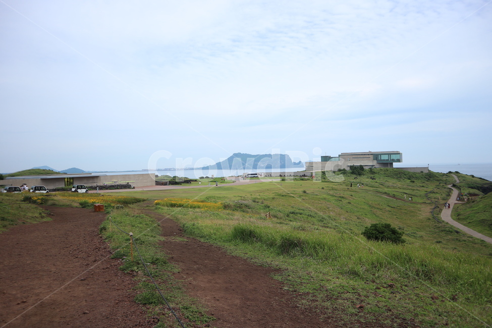 제주도,제주,섭지코지,제주도섭지코지,제주바다,제주관광지,섭지코지바다,자연,대자연,경치,풍경,바다,돌,현무암,초록색,한국자연풍경,한국자연경관,휴가,피톤치드,힐링,들판,하늘,구름,맑음,맑은날,광치기해변,해안길,산책로,산책,해안,jeju,jejodo,sea,nature,landscape,jejuisland,green,전망,korean