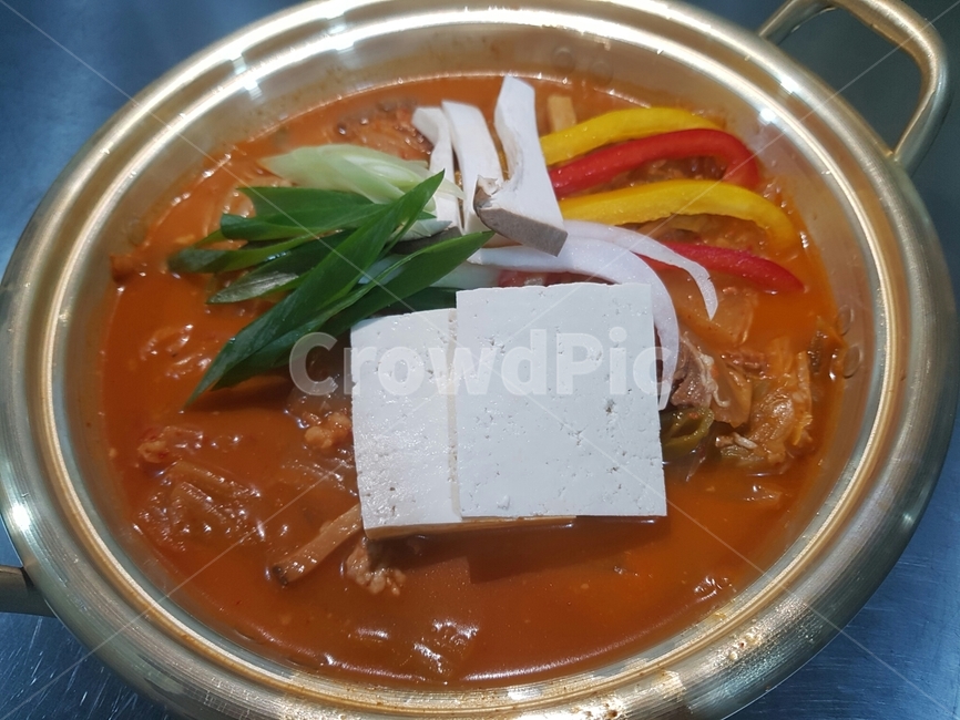 김치찌개,냄비김치찌개,묵은지찌개,김치전골,양은냄비김치찌개,음식,식재료,요리,food,cook,meal,dishes,food reserves,한식,한국음식,한국요리,korean food,korean dishes,korean meal,korean cook