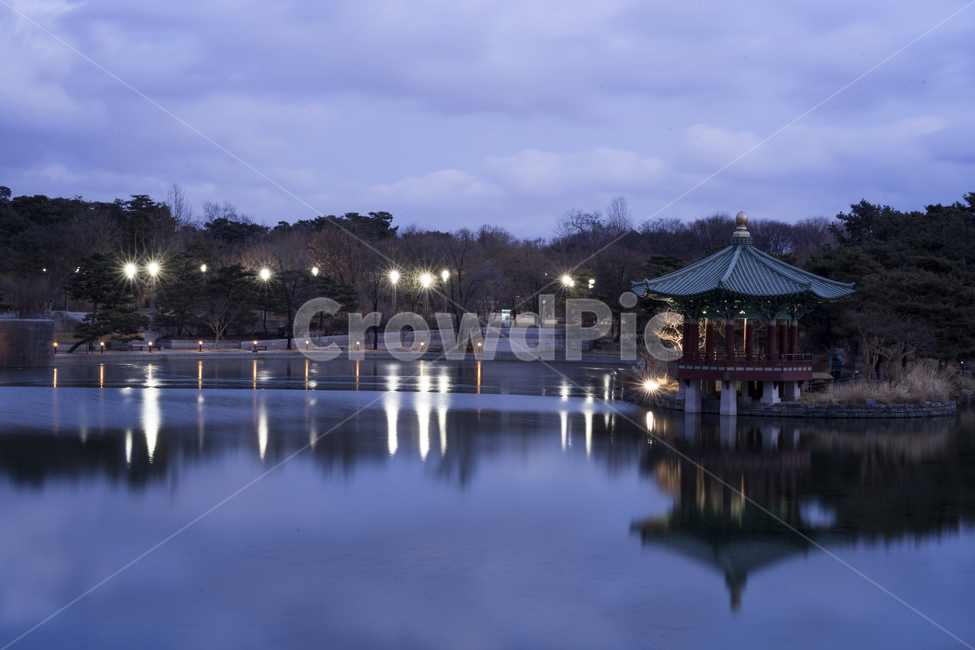 반영,야경,박물관,호수,장노출,야경,밤,풍경,nightscape,night,landscape,한국전통,한국문화,korean traditional,korean culture,건축물,건물외관,exterior,building,structure,architecture,construction