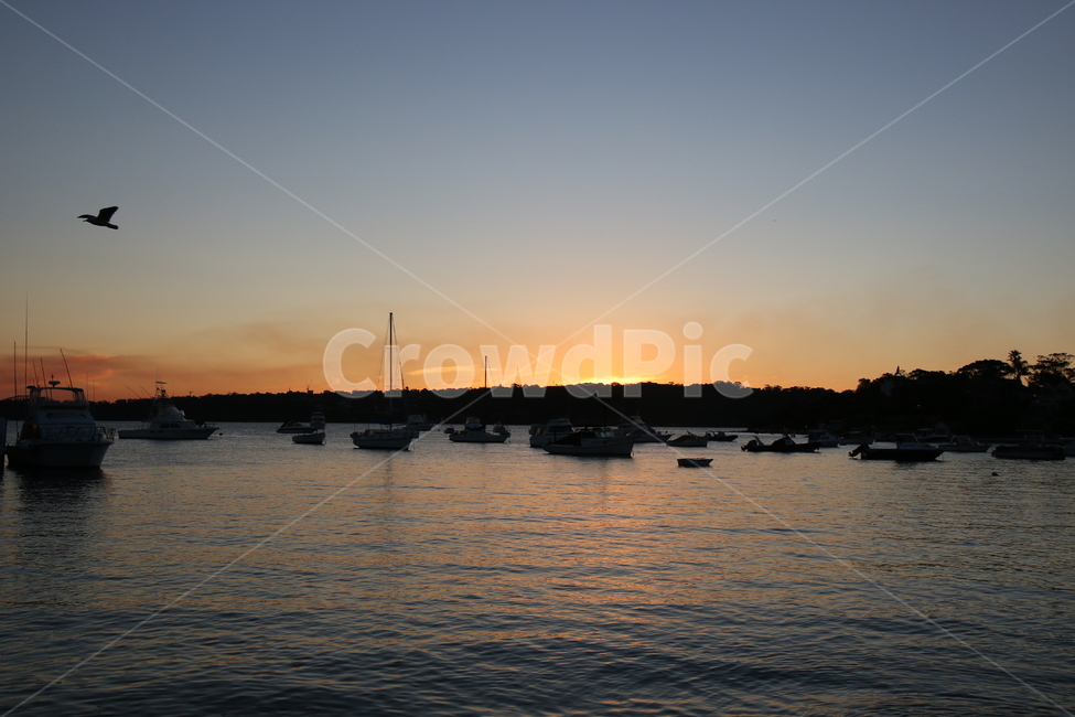 nature,자연,sunset,일몰,dawn,새벽,dusk,황혼,redsky,붉은하늘,sky,하늘,교통,보트,boat,transportation,바다,노을,일출,고요한,바탕,풍경,배경,정적,정적인,조용한,물길,어선,마무리
