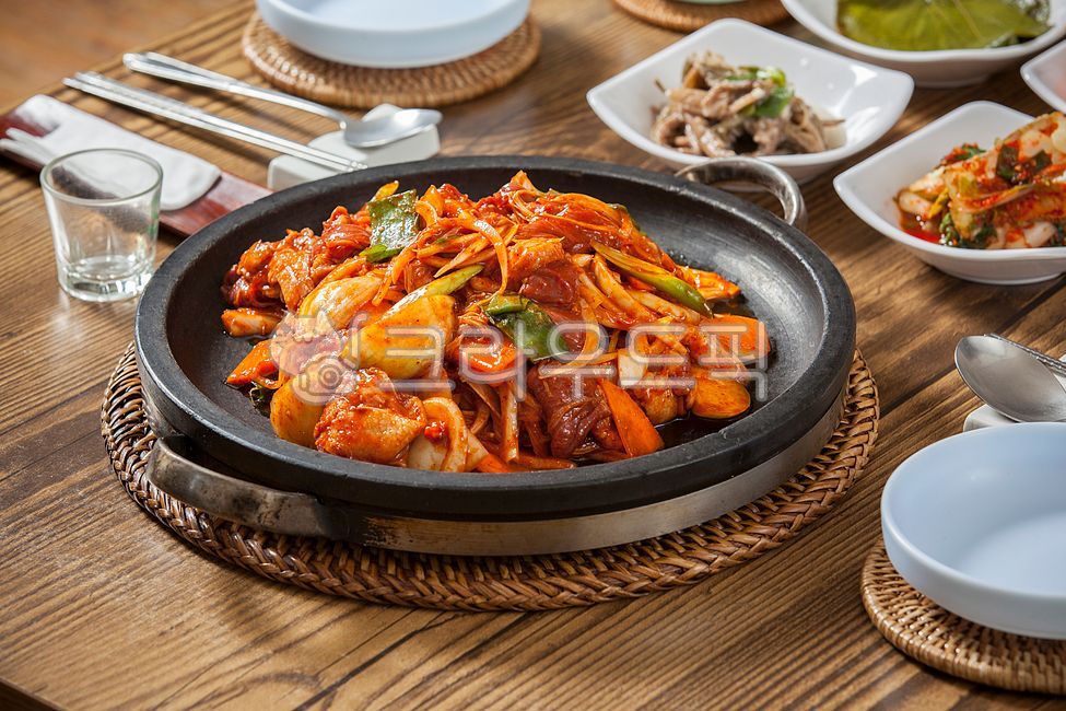 tray,Duck Jujuk Meat,meat dishes,Rattan,Rub it,Grilled duck with red pepper sauce,duck,bamboo stand,wellbeing,duck dish,healthy food,Wellbeing food,plate holder,nutritious food,vitiligo,homecooked meal,Duck Jumulleok Ssambap,pot holder,Korean home meal,ho