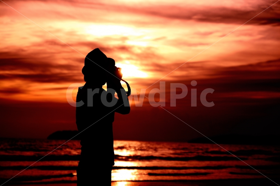 노을,낙조,바다,일몰,yellow,sunset,twilight,sun,태양,sea,ocean,coast,beach,해변,port,sunrise,구름,일출,아침,여명,코나키나발루,탄중아루,탄중아루해변,말레이시아,동남아,여행,Malaysia,KotaKinabalu,TanjungAru,석양,red,휴가,자연,풍경,nature,landscape,사람,인물,인간,human,person,남성,남자,man,male,사진작가,포토그래퍼,photographer,outdoors,옥외,silhouette,실루엣