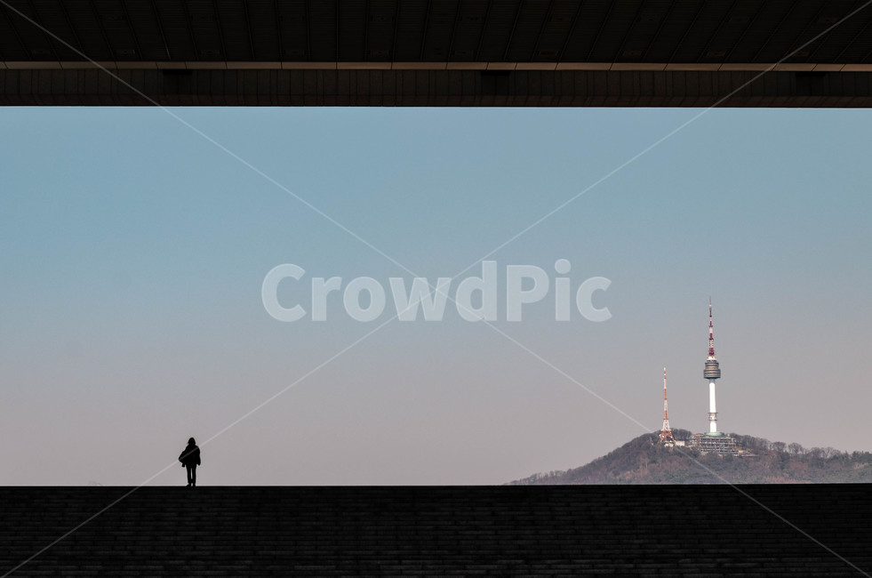 남산타워,남산,서울타워,용산전쟁기념관,실루엣,namsan,namsantower,seoultower,yongsan,서울,warmemorial,tower,mountain,silhouette,사람,도시,city,cityview,landscape