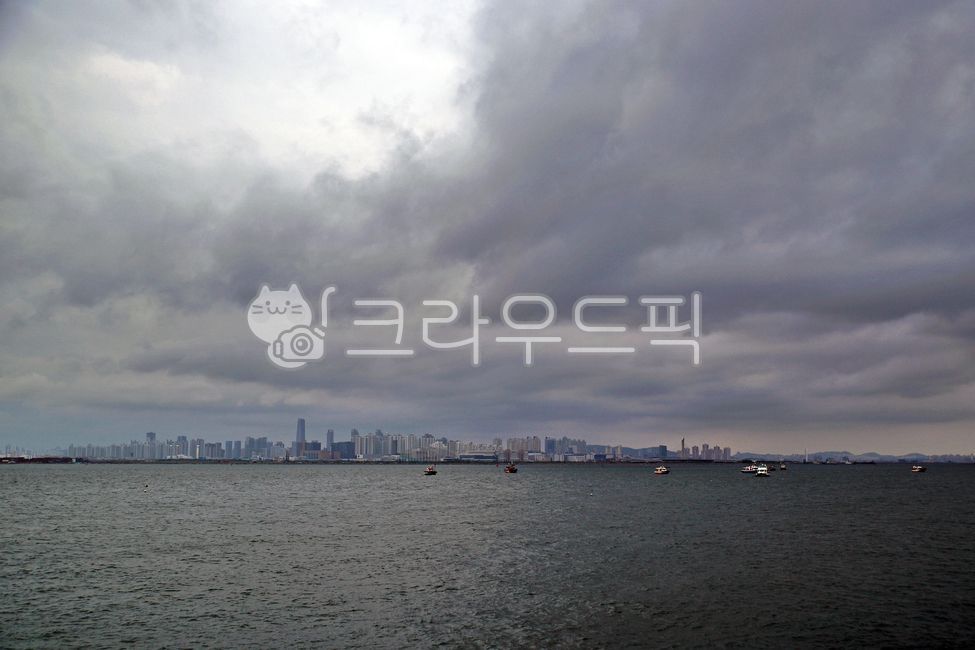 Incheon New Port,Sihwa Seawall,ocean,dark clouds,Sihwa Lake,Songdo New Town,Ansan city