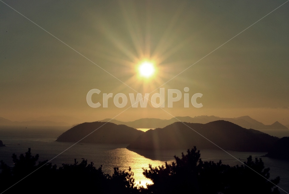 노을,햇빛,바다,통영,골든아워,sunset,sunshine,sea,tongyeong,goldenhour,자연,풍경,nature,landscape,한국자연풍경,한국자연경관,korea nature landscape,light,빛,flare,플레어,sunlight