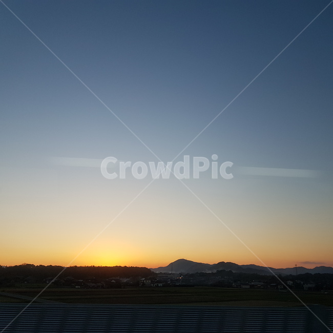 하늘위,노을,해질녘,날씨,일몰,황혼,자연,풍경,nature,landscape,outdoors,옥외,sky,하늘,sunset,dusk,dawn,새벽,red sky,붉은 하늘