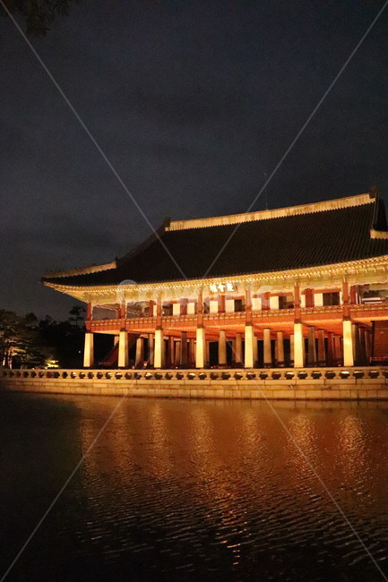 한국,경복궁,야간,야간개장,밤,풍경,전통,기와,건축물,nightscape,landmark,seoul,korea,night,architecture,tradition,gyeongbokgungpalace,야경,밤,풍경,nightscape,night,landscape,한국전통,한국문화,korean traditional,korean culture,랜드마크,landmark,tourist attraction,한국랜드마크,한국관광지,한국명소,korea landmark,korea tourist attraction,building,건물,worship,예배,shrine,신사