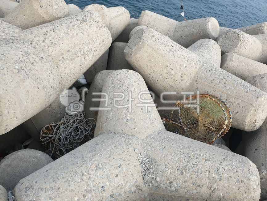 테트라포드,파도막이,뿔,시멘트,바닷가,해양쓰레기,바다쓰레기
