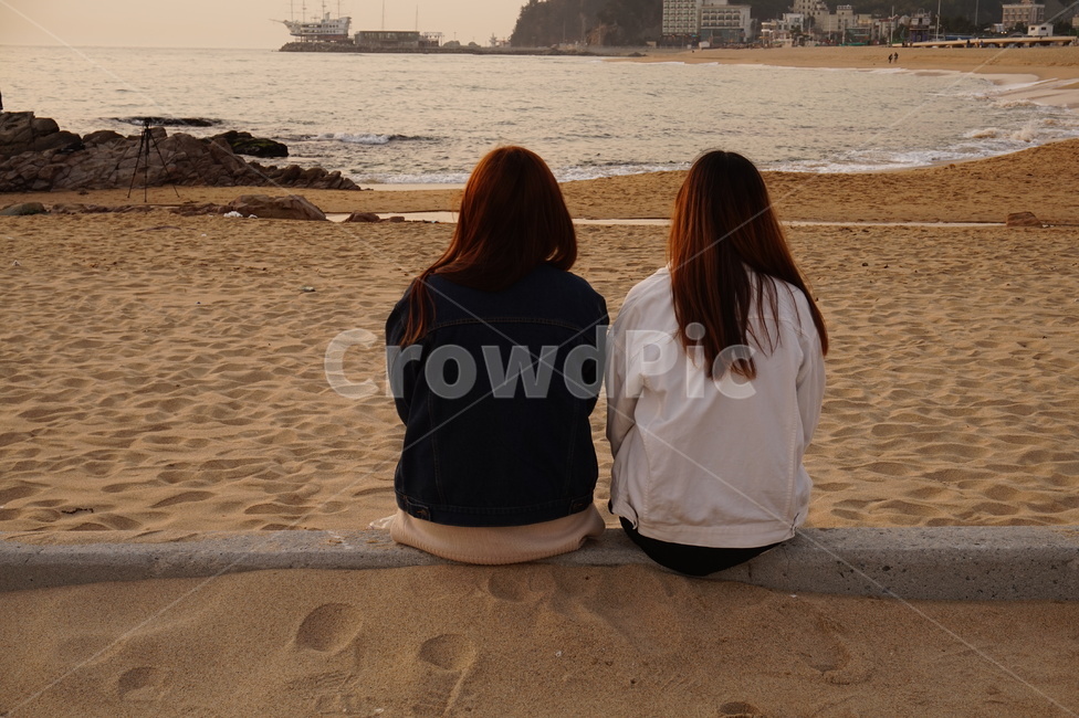 뒷모습,여자들,긴머리,해돋이,바다,일출,해변가,사람,인물,인간,human,person,여성,여자,woman,female,lady