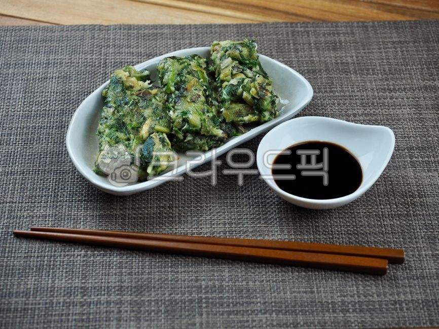 나물,나물부침개,간장,한식,부침개,파전,채소부침개,한국음식,음식,요리,채소,혼합,koreanpancake,pajeon,koreanfood,food,cooking,vegetable