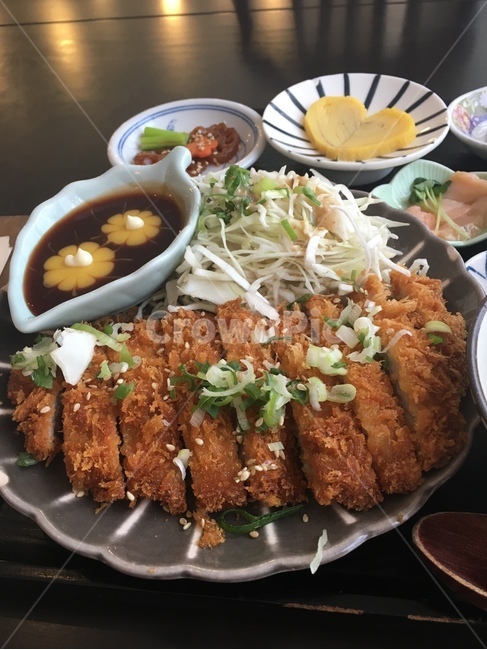돈까스,돈까스정식,계란말이,데리야끼,머스타드,pork,돼지고기,튀김,샐러드,양배추,salad
