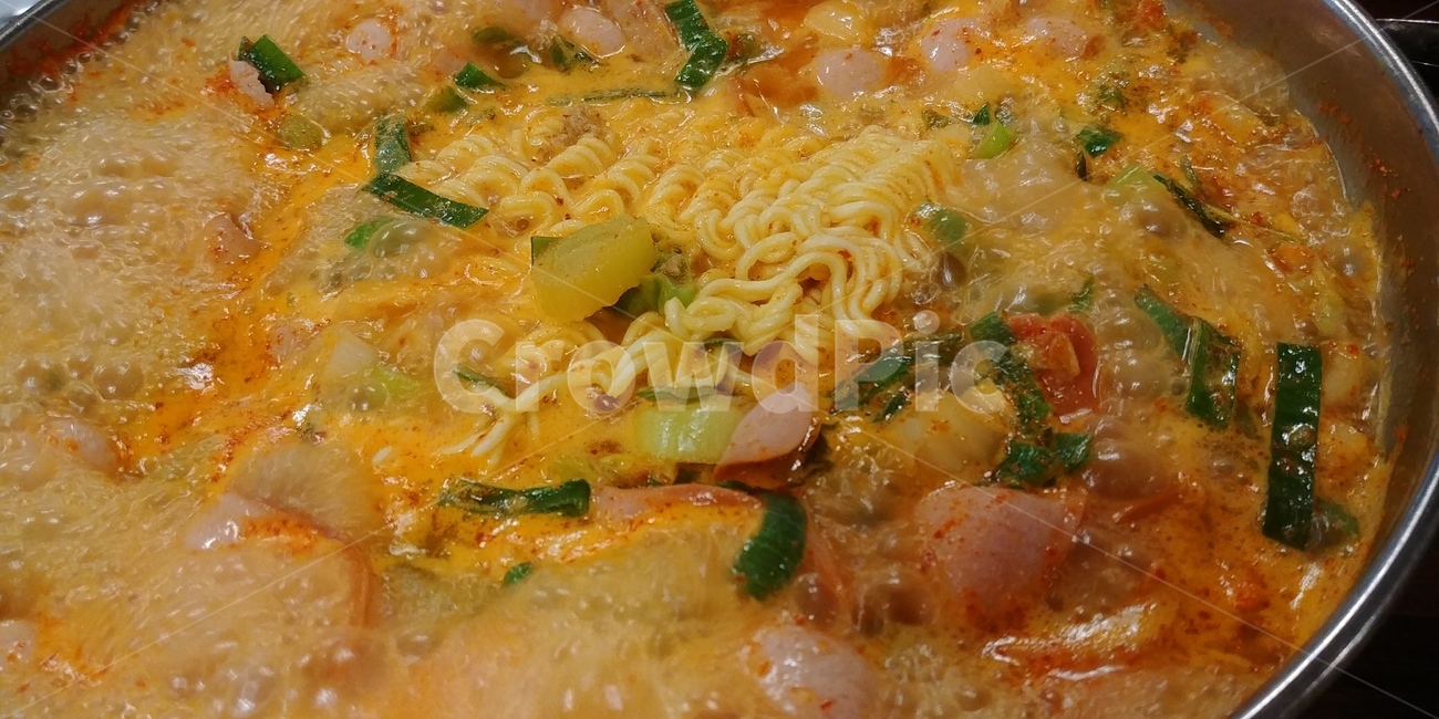 부대찌개,찌개,김치찌개,한식,음식,요리,라면사리