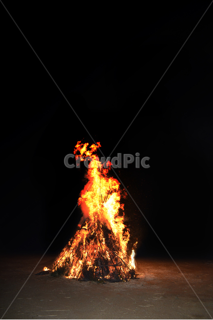 불,fire,불꽃,bonfire,모닥불,campfire,캠프파이어,flame,화재,뜨거운,열기,불타는,타오르다,붉은,배경,오렌지색,화염,장작,활활,불조심,firewood,뗄감